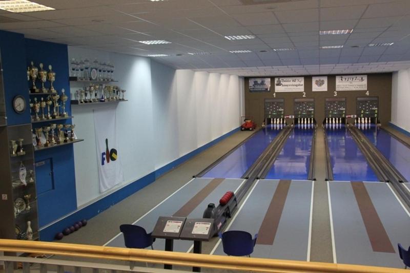 Teke Bowling Centrum Es Sport Panzio セゲド エクステリア 写真